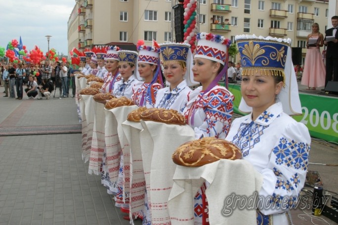 Сувенирная лавка, Гродно в миниатюре и арт-кофейня. К фестивалю национальных культур откроют выставочный центр 'Фестивальный'