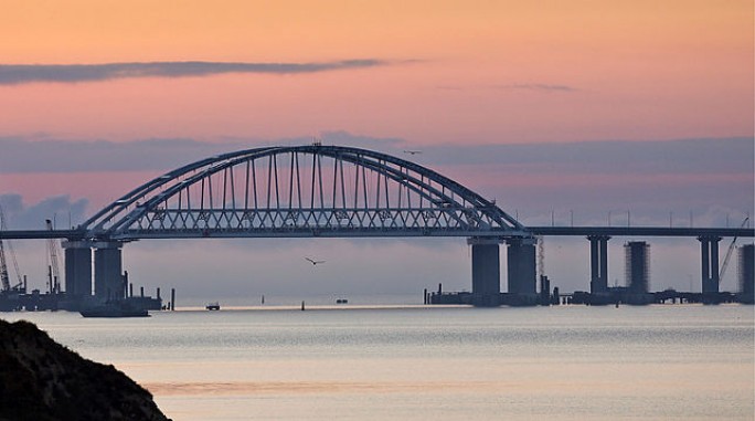 Крымский мост через Керченский пролив официально открыт