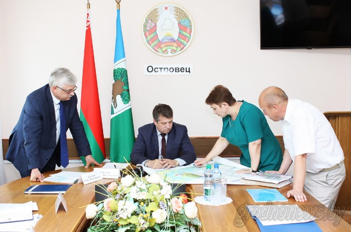 Помощник Президента Республики Беларусь – инспектор по Гродненской области Сергей Ровнейко провел прием граждан в Островце