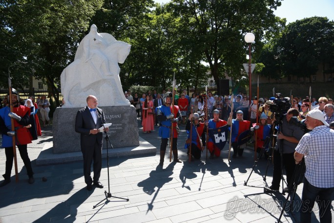 В Гродно торжественно открыли памятник Давыду Городенскому