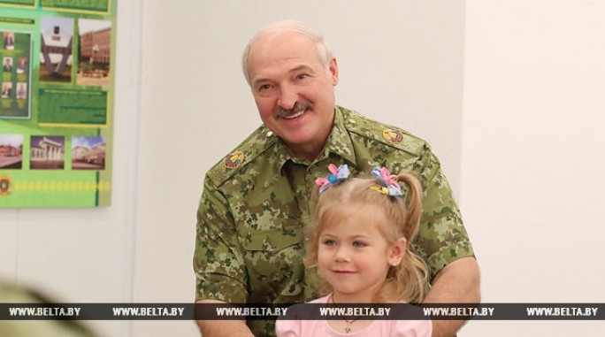 Лукашенко заявляет о необходимости значительного усиления поддержки семей с детьми
