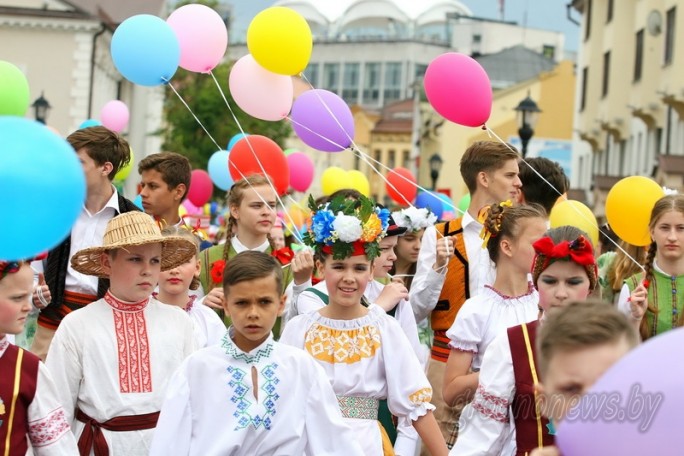 6 улиц в честь областных центров открылись в Гродно во второй день фестиваля