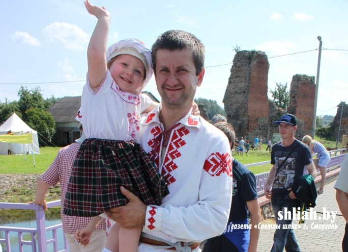 БРСМ объявил фотоконкурс «Сэлфі&фота з вышыванкай»