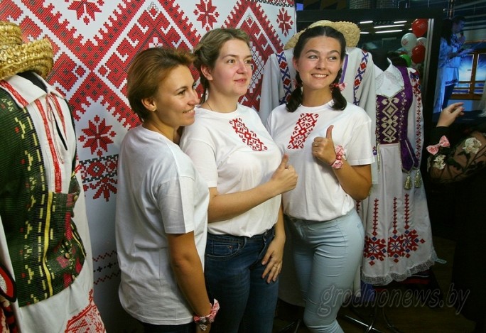 Более 1500 селфи в вышиванках прислали белорусы на конкурс БРСМ