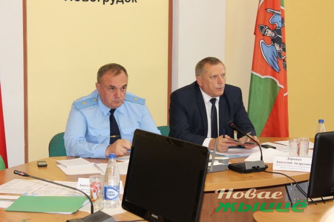 КГК и прокуратура провели совместную прямую линию в Новогрудке