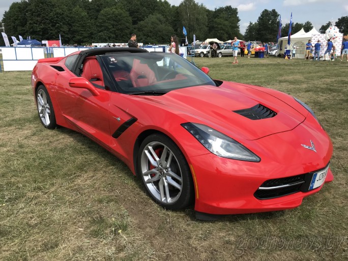 Более 400 автомобилей, раритетный Bentley, розыгрыш BMW и электровелосипеда. Самый крупный автофестиваль Беларуси SunDay-2018 стартовал под Гродно