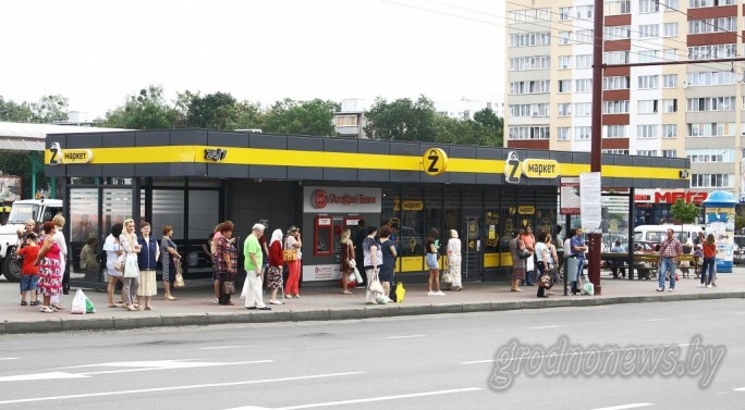 Электронное расписание и эксклюзивный дизайн. В Гродно устанавливают современные остановки