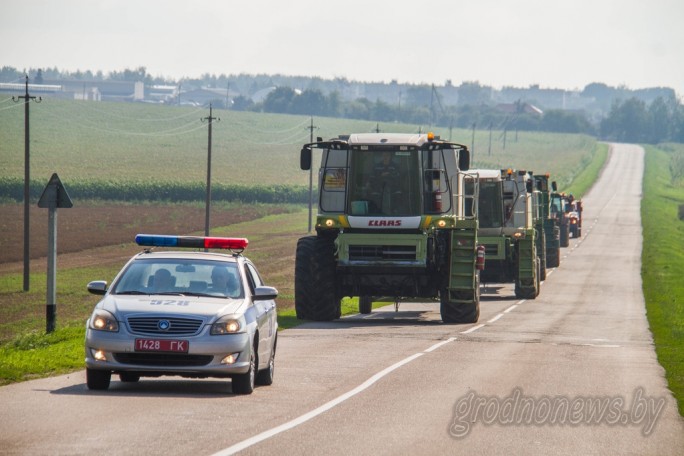 ГАИ и спасатели помогают аграриям провести уборку без чрезвычайных происшествий