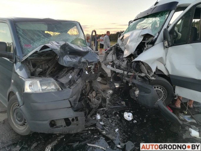 ДТП на М6 возле Ивья: маршрутка и микроавтобус столкнулись лоб в лоб