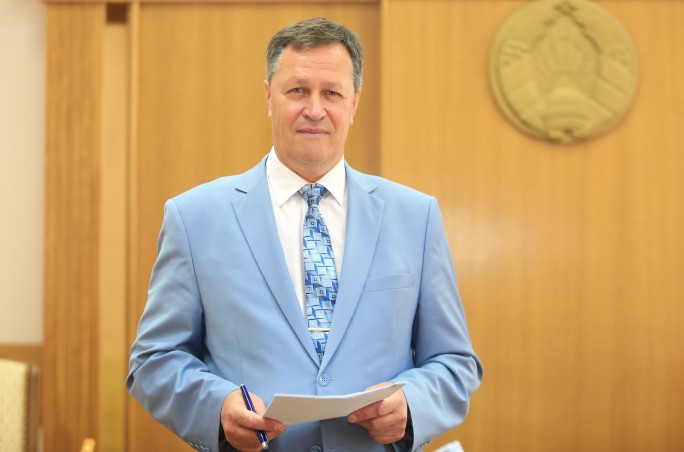 Решать насущные вопросы. Субботнюю прямую линию провел управляющий делами облисполкома Игорь Попов