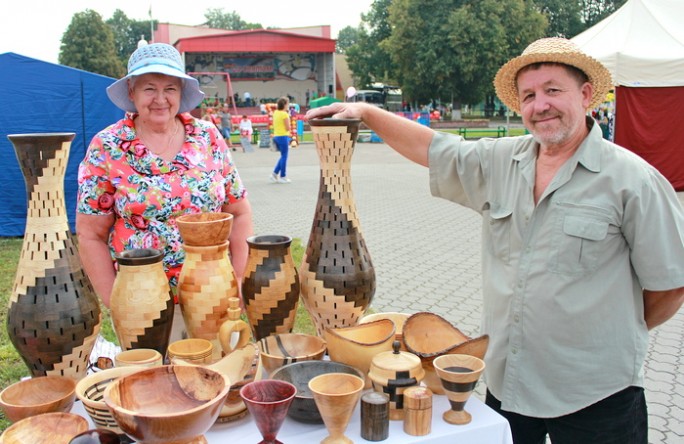 Ремесленные товары и изделия предприятий района пользовались популярностью у мостовчан на празднике города.
