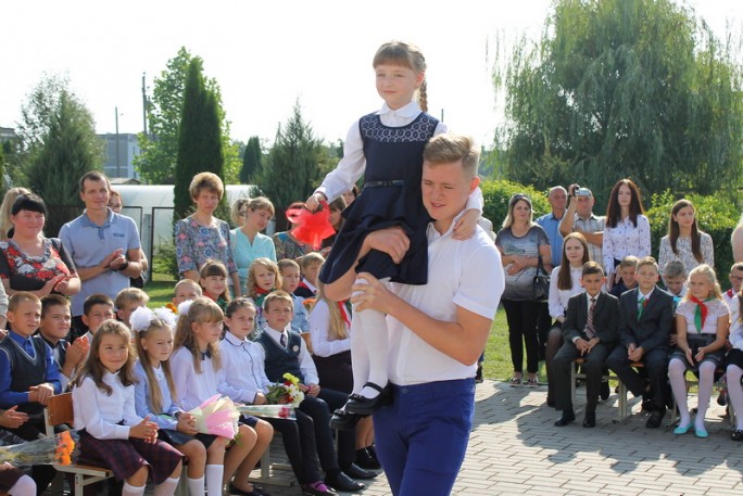 Лінейка ў Правамастоўскай СШ