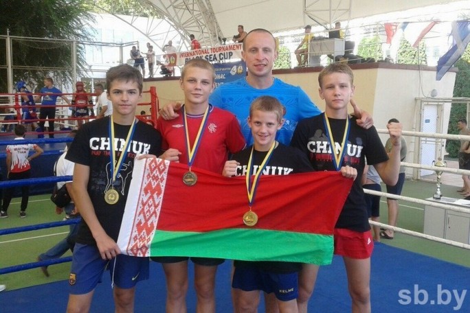 Юные спортсмены из Щучина завоевали 4 золотые медали на крупном международном турнире по тайскому боксу