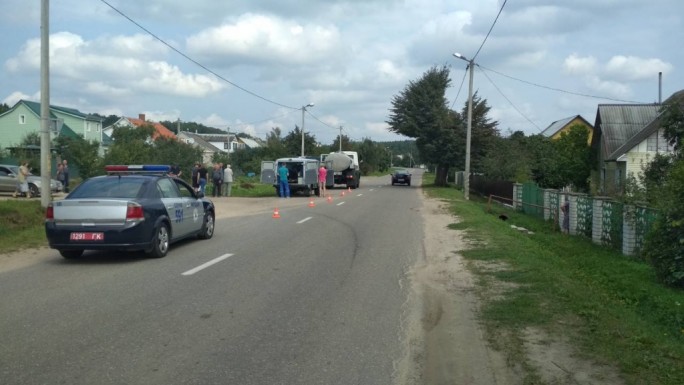В Слониме школьницу сбил молоковоз: девятиклассница в реанимации