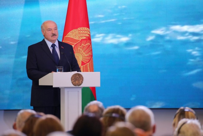 Александр Лукашенко отмечает уверенное развитие космической отрасли в Беларуси