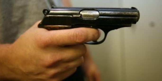В Мостах тренер по борьбе усмирил вооруженного пистолетом хулигана