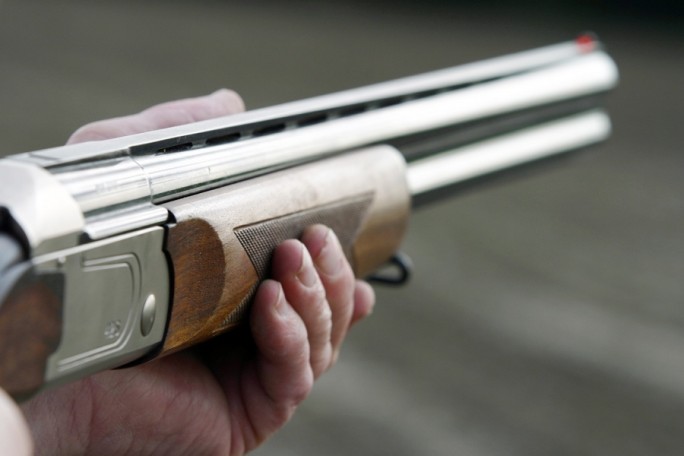 В Щучине мужчина угрожал застрелить жену