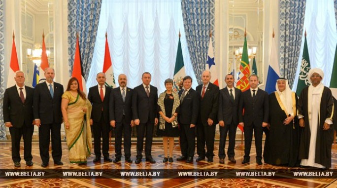 Лукашенко принял верительные грамоты послов 12 государств