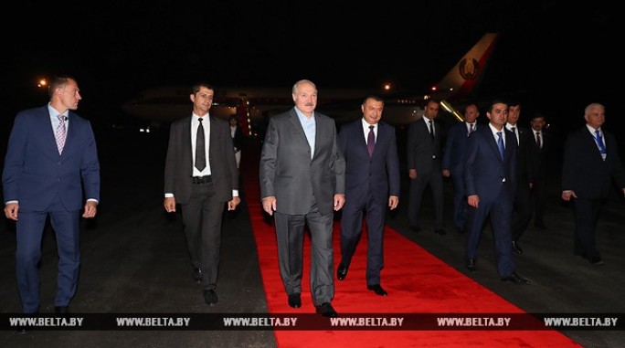 Лукашенко прибыл с визитом в Таджикистан для участия в саммите СНГ