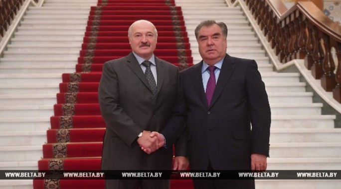 Саммит СНГ, встреча с Рахмоном, тракторы и виноградники - завершился визит Лукашенко в Таджикистан