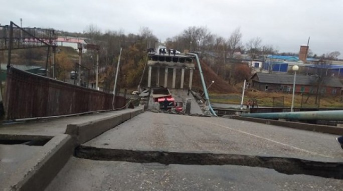 Мост в Амурской области рухнул на главный путь Транссиба