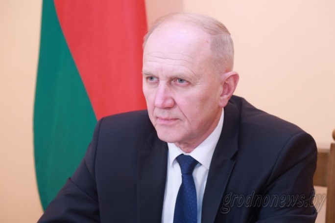 Динамика роста, новые контракты и реконструкция старинных замков. Владимир Кравцов провел пресс-конференцию в Берестовицком районе