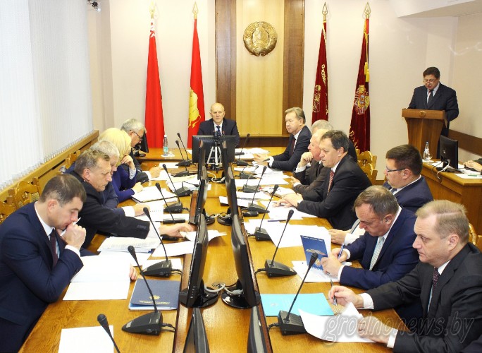 Обеспечение населения качественной питьевой водой, ход реализации проекта по развитию систем водоснабжения и водоотведения обсудили на заседании облисполкома