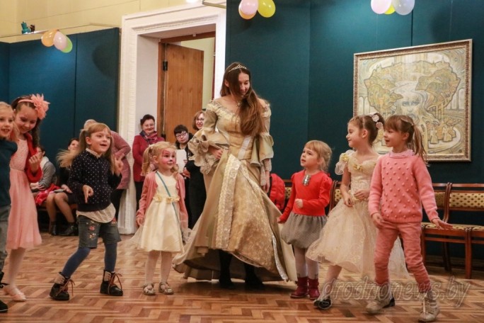 В Гродно прошел детский бал «В волшебном блеске маскарада»