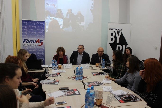 «Кто-то занимается производством кликов, а кто-то – смыслов. В Гродно прошло новое занятие школы молодого журналиста «Мастерская BY-RU»