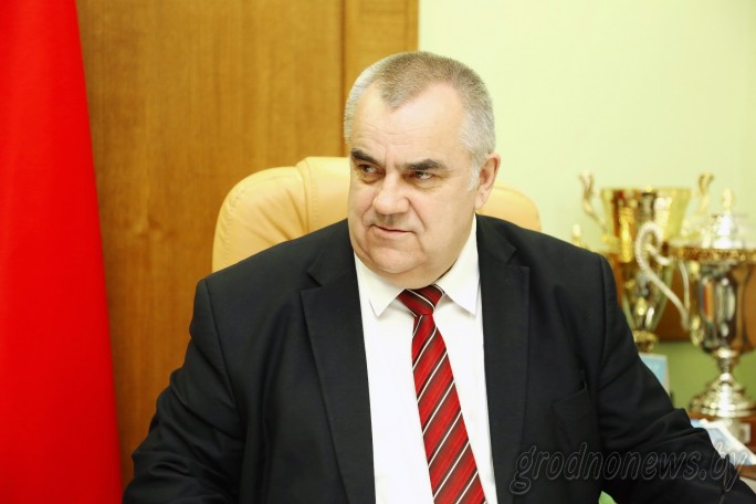 Субботнюю прямую линию с жителями Гродненщины провел заместитель председателя облисполкома Владимир Дешко