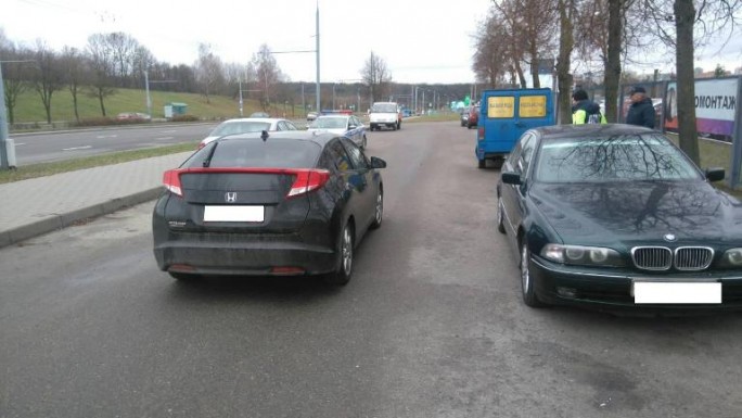 В Гродно водитель на парковке не сумел объехать пешехода