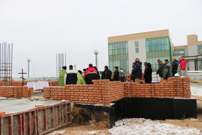 На площадке Белорусской АЭС совершили чин на основание храма