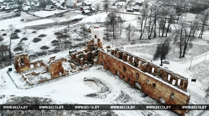 Наружные работы по восстановлению северной башни Гольшанского замка завершат до конца года
