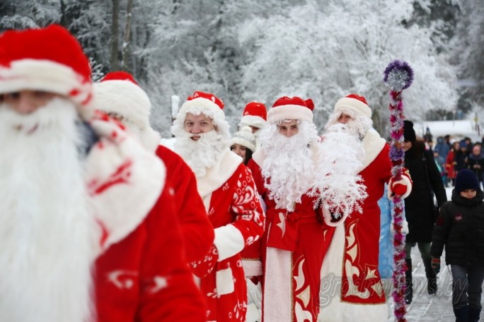 Сначала налог, затем поздравления. Как Дедам Морозам и Снегурочкам оплатить единый налог