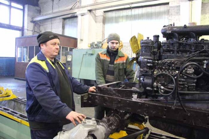 На Мостовском ремонтном заводе отремонтируют любой трактор МТЗ: и новый, и раритетный