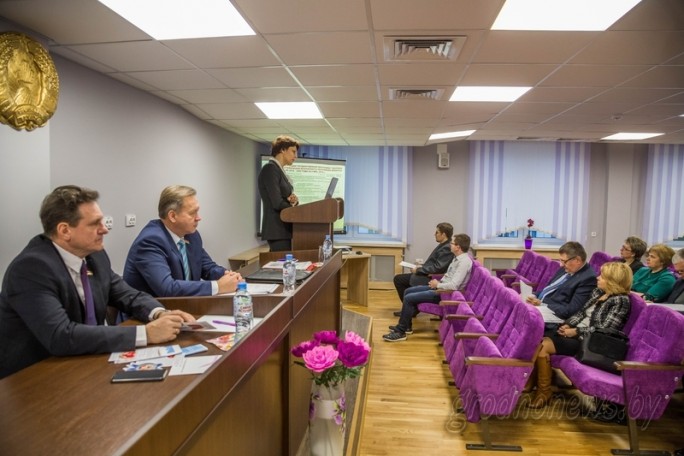 Депутаты обсудили демографическую безопасность и развитие здравоохранения области
