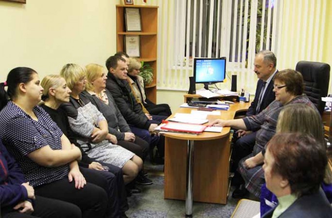Заместители председателя Мостовского райисполкома провели встречи в трудовых коллективах