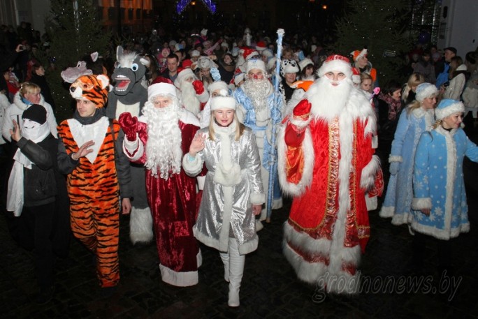 В Гродно на шествие Дедов Морозов и Снегурочек приедут почти 1300 иностранных туристов