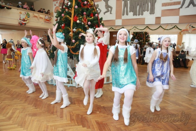 Желания детей с ограниченными возможностями исполнили члены президиума областной организации Красного Креста