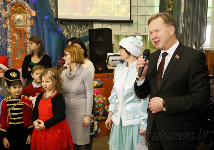 Игорь Жук в рамках акции 'Наши дети' посетил школу-интернат для детей с нарушениями зрения
