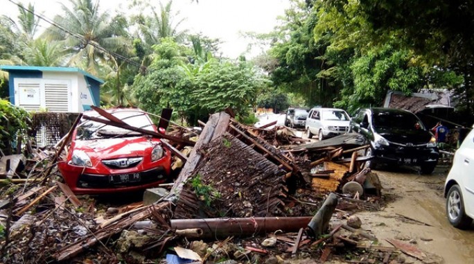 Количество погибших в результате цунами в Индонезии выросло до 373 человек