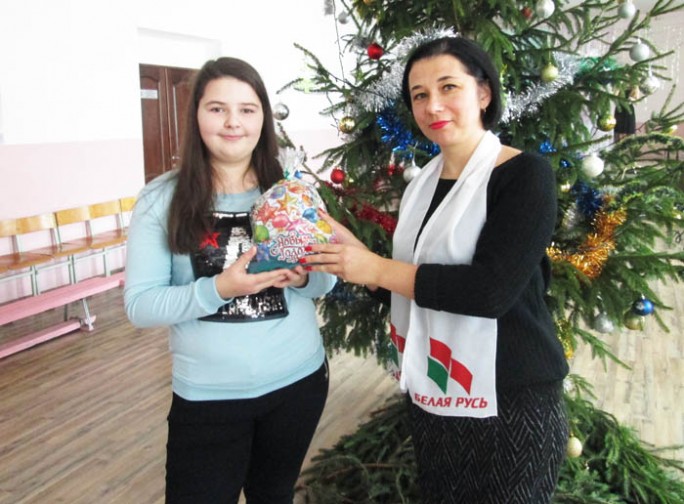 «Белая Русь» дарит праздник детям Мостовщины