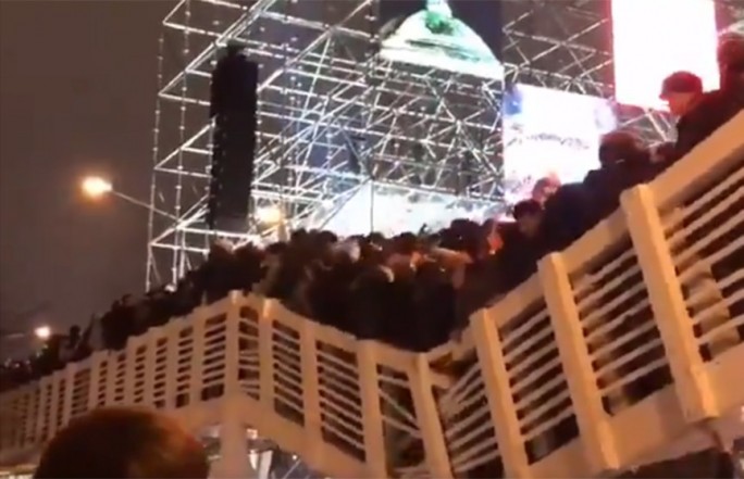 Мост обрушился в новогоднюю ночь в Москве: 13 человек пострадали
