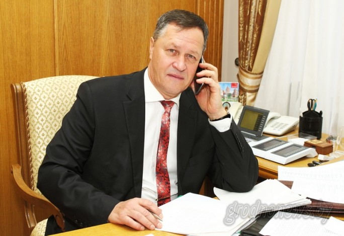 Прямую телефонную линию с жителями Гродненщины провел управляющий делами облисполкома Игорь Попов