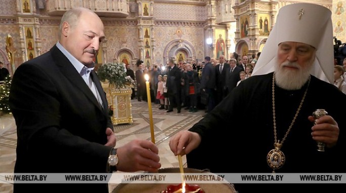 Лукашенко зажег рождественскую свечу в Храме-памятнике в честь Всех Святых