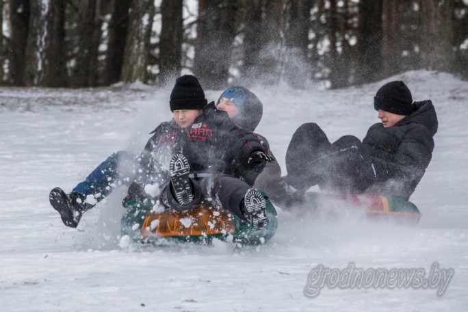 Без трамплинов, с высокой плотностью и только на специальных трассах. Главное о безопасности при катании на тюбингах