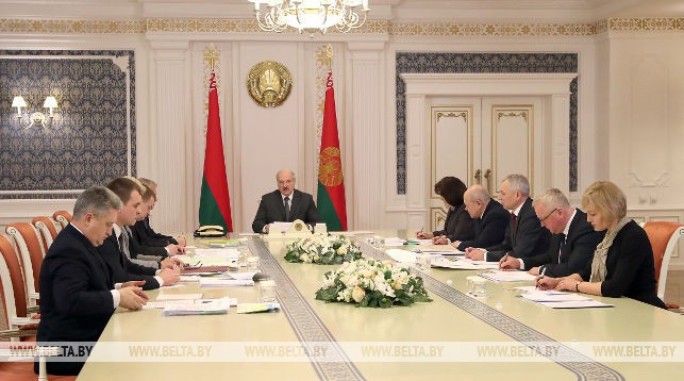 Новая редакция закона о госслужбе рассматривается на совещании у Лукашенко