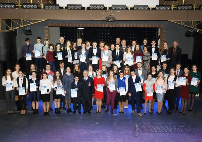 Волонтерство, творчество, отличная учеба. В Гродно вручили стипендии Белорусского фонда мира
