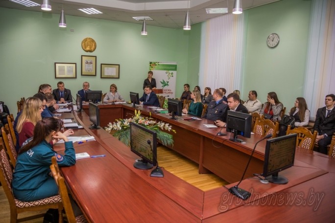 В Гродно назвали лидеров студотрядовского движения и рассказали об участии союзной молодежи в восстановление воинского кладбища в Гродно