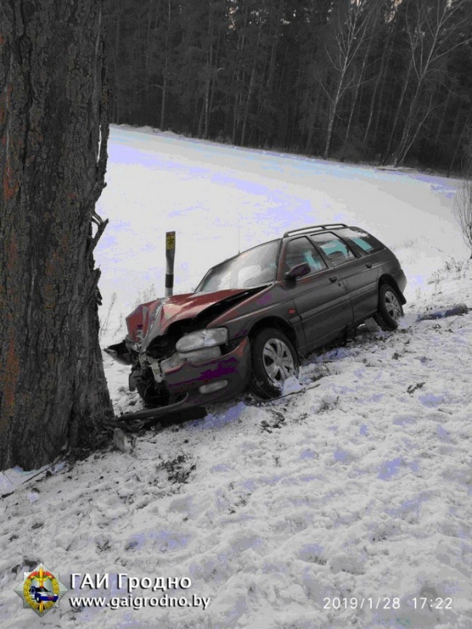 В Гродненском районе водитель-бесправник слетел в кювет и уехал с места ДТП